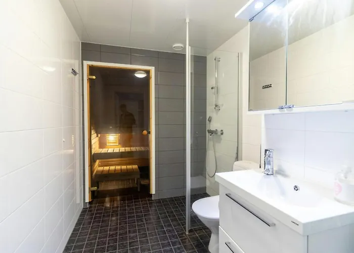 Spacious For 4 With Sauna In Jatkasaari *